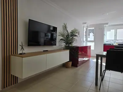 Una televisión o centro de entretenimiento en Estrella y mar