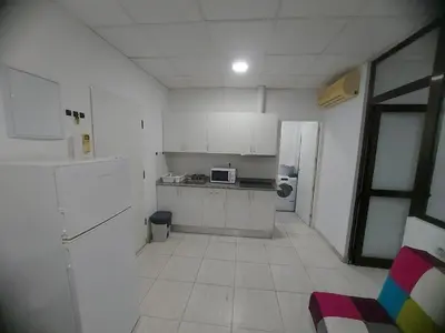 Una cocina o zona de cocina en 1 room street-basement