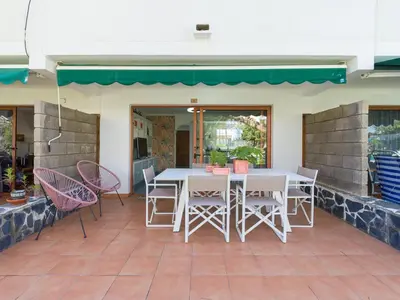 Un patio o zona al aire libre en Timon Beach Suites San Agustin