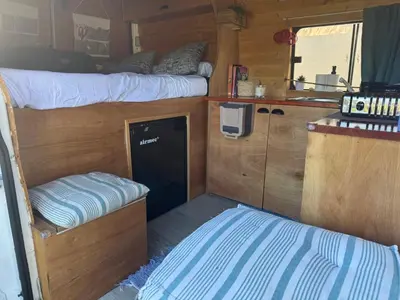 Cama o camas de una habitación en Furgoneta camper solo hospedaje sin conducción
