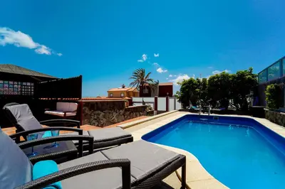 Piscina en o cerca de Villa Vistabella by Maspalomas Holiday Villas