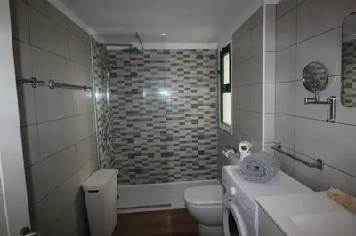 Un baño de OceanEye Apartment with heated pool