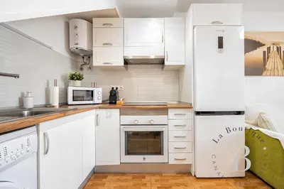 Una cocina o zona de cocina en Bungalow con terraza privada y piscina en Gran Canaria