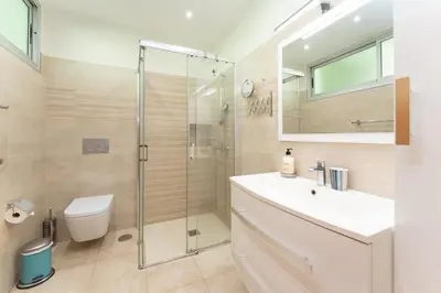 Un baño de Villa Katarina Ocean Wiew Heated Pool Wi-fi