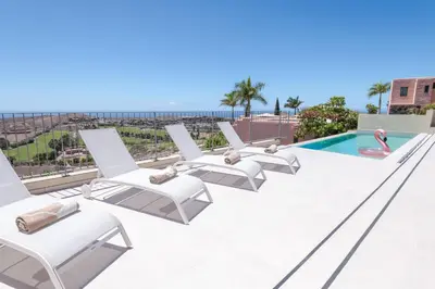 Piscina en o cerca de Kaiman 34 by Infinity Summer