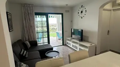 Una televisión o centro de entretenimiento en Vista Dorada