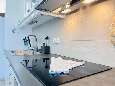 Una cocina o zona de cocina en Penthouse on the Ocean by Alquiler de Sueno