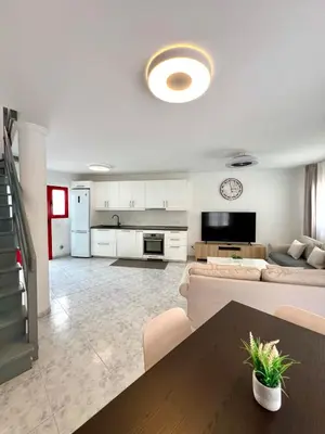 Una cocina o zona de cocina en Quiet Corner by the Beach