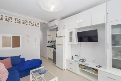 Una cocina o zona de cocina en Sun Port Ocean Views - Renovated & Pool