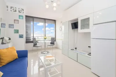 Una cocina o zona de cocina en Sun Port Ocean Views - Renovated & Pool
