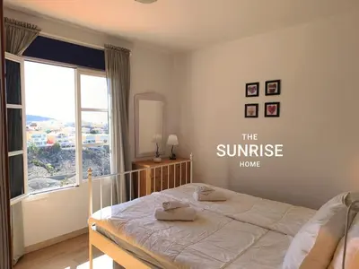 Cama o camas de una habitación en The Sunrise Home Sea views and terrace house with barbecue