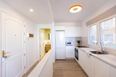 Una cocina o zona de cocina en Apartamento frente a la playa de Las Canteras S1
