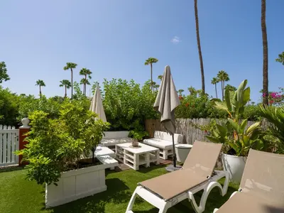 Jardín al aire libre en Cozy house with private jacuzzi Maspalomas