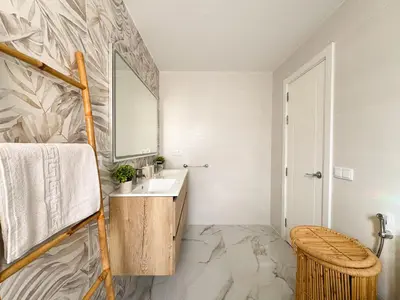 Un baño de Oasis Beach Home Meloneras with jacuzzi