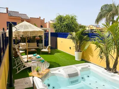 Piscina en o cerca de Oasis Beach Home Meloneras with jacuzzi