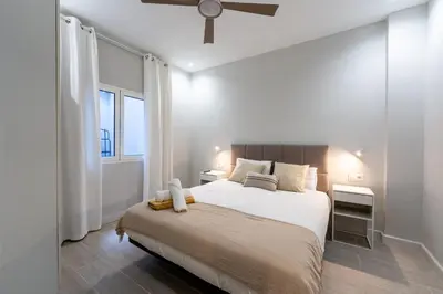 Cama o camas de una habitación en House near the beach with rooftop and BBQ