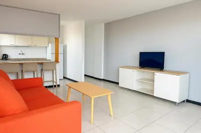 Una televisión o centro de entretenimiento en Apartamentos Picnic