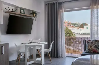 Una televisión o centro de entretenimiento en Income Spain Apartamentos