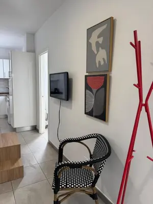 Una televisión o centro de entretenimiento en City Beach 1