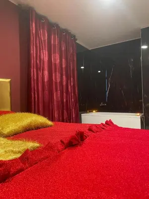 Cama o camas de una habitación en Apartamento con jardín y pequeña piscina privada para refrescarse