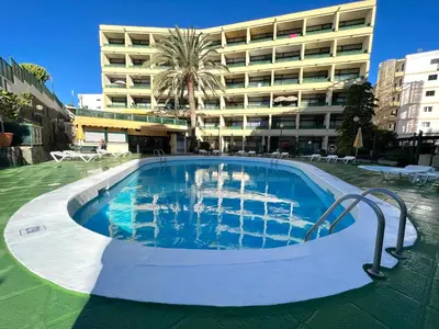 Piscina en o cerca de Apartment with view just steps from the beach