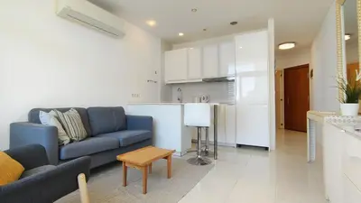 Una cocina o zona de cocina en Apartment with view just steps from the beach