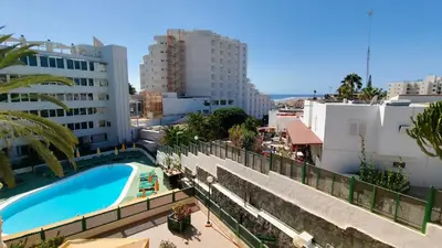 Piscina en o cerca de Apartment with view just steps from the beach