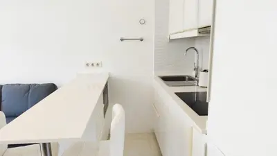 Una cocina o zona de cocina en Apartment with view just steps from the beach