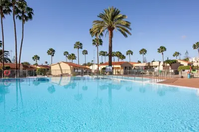 Piscina en o cerca de bungalow in the center of playa del inglés
