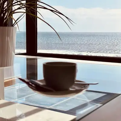 Click&Guest - Radiant Home with Sea Views