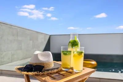 Bebidas en Villa Aurea, Piscina privada, Solárium, Vistas
