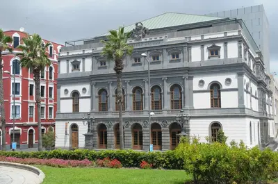 Edificio en el que se encuentra el apartamento
