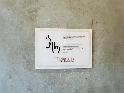 Certificado, premio, señal o documento que está expuesto en Residencial Ayraga