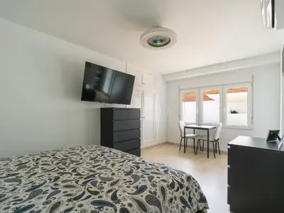 Una televisión o centro de entretenimiento en Florida Home Private pool and Jacuzzi