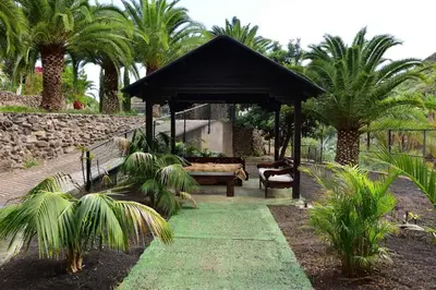 Jardín al aire libre en Relax in this Canary Islands Apartment with Breathtaking Mountain Views