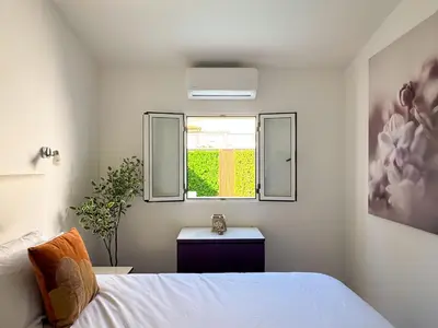 Cama o camas de una habitación en Oasis Beach Home II - Your Private Retreat with Jacuzzi