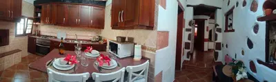 Una cocina o zona de cocina en Casa Los Almendros Las Lagunas