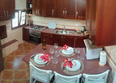 Una cocina o zona de cocina en Casa Los Almendros Las Lagunas