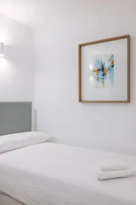 Cama o camas de una habitación en Blue Balcony Suites by Airnest