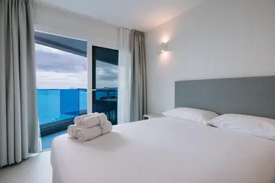 Cama o camas de una habitación en Blue Balcony Suites by Airnest