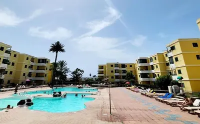 Piscina en o cerca de Beach life only 5 minutes away and Heated pool