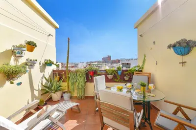 Un balcón o terraza de Sole Beachstay Las Canteras by VillaGranCanaria