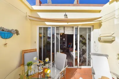 Un balcón o terraza de Sole Beachstay Las Canteras by VillaGranCanaria