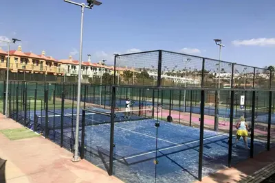 Instalaciones para jugar a tenis o squash en Palms & Pool Dunaflor Verde o alrededores