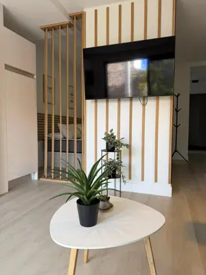 Una televisión o centro de entretenimiento en Sunset Bronze- Calidez, estilo y mar en Arguineguín