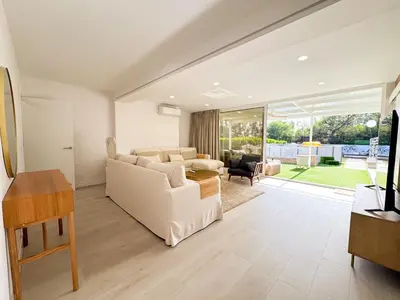 Zona de estar de Avant Holidays San Agustin by CanaryScape - communal heated pool