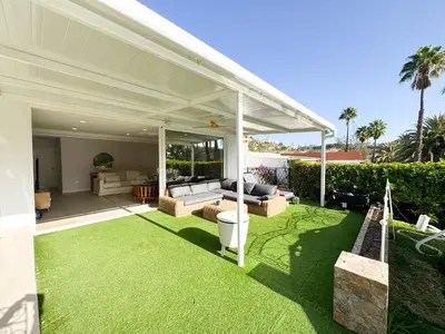 Jardín al aire libre en Avant Holidays San Agustin by CanaryScape - communal heated pool