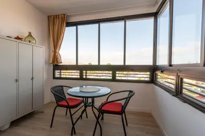 Un balcón o terraza de Renovated apartment close to Yumbo