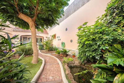 Jardín al aire libre en Canary Holiday Mondragon House