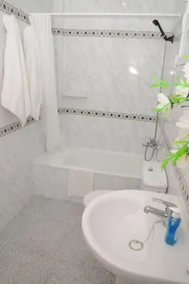 Un baño de Apartment Wohnung Double Classic mit Wi-Fi by Interhome